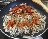 Foto del paso 6 de la receta: Salteado de pulpo con gulas y verduras