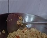 Foto langkah ke 3 dari resep Nasi Goreng Sosis Telur.