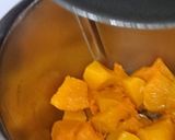 Foto del passaggio 2 della ricetta TORTA DI ZUCCA E MELE con gocce di cioccolato 🍫!😋