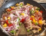 Foto del paso 1 de la receta: Guisantes con huevo y verduras
