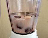 Foto langkah ke 1 dari resep Banana Oreo Smoothie.