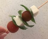 Foto del paso 1 de la receta: Brochetas de tomatitos