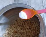 A picture of step 2 of Black-EyedPeas Gravy.