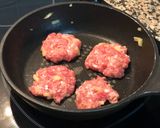 Foto del paso 5 de la receta: Hamburguesas caseras de ternera y magro BLW para Miguel, hechas por Miguel