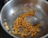 A picture of step 2 of Veg. Sevaiya upma.