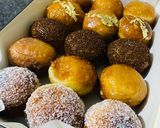 A picture of step 11 of Crème Brûlée Donuts.