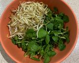 Foto langkah ke 1 dari resep Tumis Toge Selada Air.
