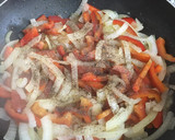 Foto del paso 1 de la receta: Bacalao o merluza en crema de pimientos con patatas a mi manera