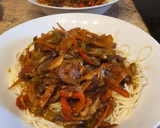 Foto del paso 3 de la receta: Fideos con panceta frita en salsa de cacahuete