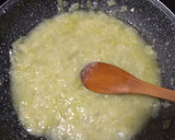 Foto del paso 4 de la receta: Merluza en salsa de cebolla (a mi manera)