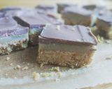 A picture of step 4 of Twix Cake.