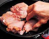 東販小食堂：香煎雞腿肉的食譜步驟6照片