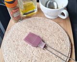 Une image de l'étape 1 de Crème de feta inspiration Grèce et ses chips de wraps maison.