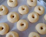 Foto langkah ke 7 dari resep Donat Empuk tanpa Kentang.