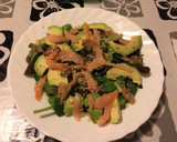 Foto del paso 3 de la receta: Ensalada de salmón, rúcula y aguacate