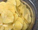 Savanyú krumplifőzelék tejföllel recept fázis 1 fotója