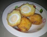 A picture of step 3 of Potatoes egg rolls.
