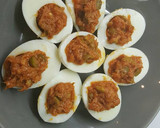 Foto del paso 6 de la receta: Huevos rellenos de atun y tomate