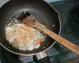 Foto langkah ke 6 dari resep Oseng Kecambah Sosis Pedas.