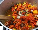 Une image de l'étape 13 de Sauces aux trois piments, coriandre et radis noir.