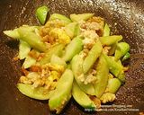 รูปขั้นตอนการทำที่ 3 ของ แตงกวาผัดไข่