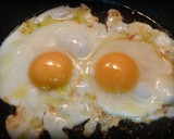 Foto del paso 2 de la receta: Huevos estrellados marina