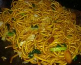 Foto langkah ke 3 dari resep Mie Basah Goreng Sosis.