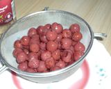 Meggyel és csokival töltött muffin recept fázis 1 fotója