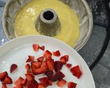 صورة لخطوة 2 من وصفة كيكة الزبادي بقطع الفراوله🍓🍓🍓