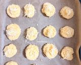 Foto langkah ke 7 dari resep Premium Kue Kering Sagu Keju Lumer.