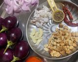 A picture of step 1 of Eggplants Peanut gravy.