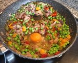 Foto del paso 4 de la receta: Guisantes con huevo y verduras