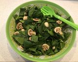 Foto del paso 4 de la receta: Ensalada de espinacas con champiñones