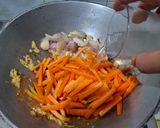 Foto langkah ke 3 dari resep Tumis buncis kapri wortel telur.