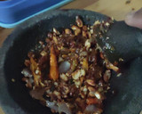 Foto langkah ke 2 dari resep Sambal Kecap Kacang Tanah.