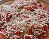 Foto langkah ke 6 dari resep Margharita Pizza with Pepperoni.