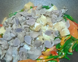 Foto langkah ke 5 dari resep Oseng ampela tahu pedas.