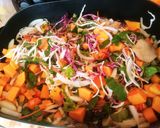 Foto del paso 3 de la receta: Churrascos con arroz salteados con verduras de todo tipo