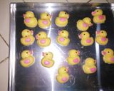 Foto langkah ke 5 dari resep Coklat Praline karakter Bebek.