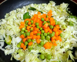 கல்யாண வீட்டு முட்டைகோஸ் பொரியல் (cabbage poriyal recipe in Tamil) ரெசிபி ஸ்டேப் 2 புகைப்படம்