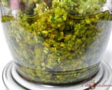 Foto del paso 4 de la receta: Salsa pesto de queso manchego, albahaca y nueces