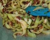 Foto langkah ke 4 dari resep Tumis Sawi Daging Sambal Instan.