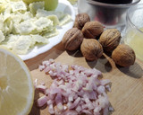 Foto del paso 2 de la receta: Ensalada templada de sobras de raviolis cocidos