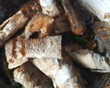 Foto langkah ke 3 dari resep Ikan Belanak Tumis Cabai Hijau.