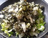 Foto del paso 2 de la receta: Empanada🥧 con relleno de arveja, huevo🍳, acelga🌿 y puerro🌰...🤔