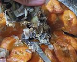 Foto langkah ke 5 dari resep Gulai Udang Jantung Pisang.