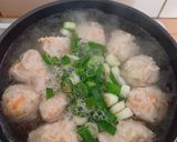Foto langkah ke 4 dari resep Sup Bola Ayam Wortel.