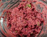 A picture of step 2 of Beetroot pakoda.