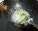 Foto langkah ke 1 dari resep Keladi Ubi berbalut gula.