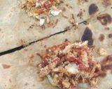 A picture of step 2 of Anda paratha.